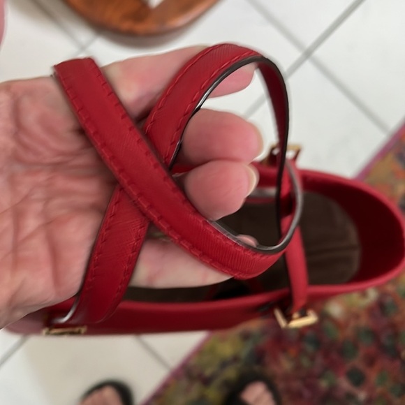 Michael Kors shoulder Bag Red Saffiano leather/ gold tone hardware & Trim NWOT - Picture 13 of 16